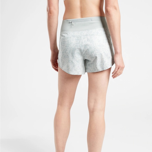 Athleta printed run with it 3.5” shorts - Picture 3 of 6
